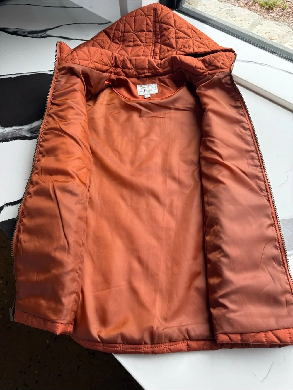 G. H. BASS & COMPANY BURNT ORANGE QUILTED HOODED PUFFER VEST SIZE M - Picture 5 of 6